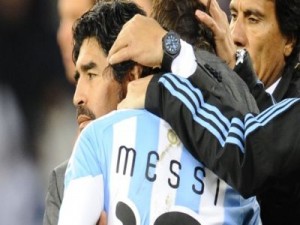 maradona-consola-messi-apos-a-derrota-da-argentina-1278179831342_615x300