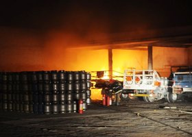 incendio-em-deposito-de-gas-de-cozinha-mobiliza-equipes-de-bombeiros-da-cidade-de-patos.jpg.280x200_q85_crop