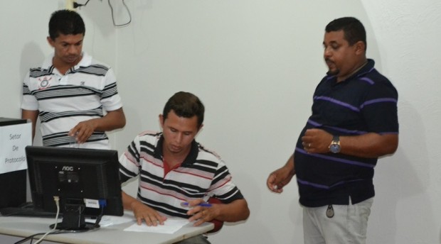 O secretário de Esportes, Silvio Ferreira, e o secretário adjunto, Renildo Rodrigues, durante a reunião