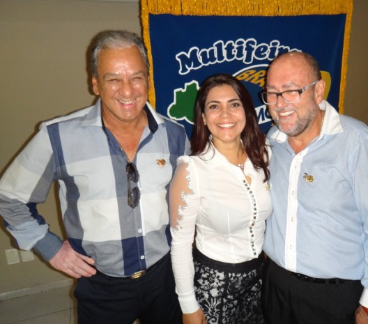 Eduardo Iglesias (gerente comercial da BMB)_ e o casal Wilson Martinez e Jucélia Rocha