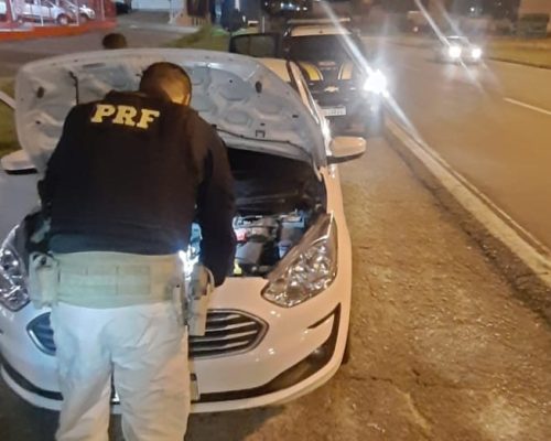Carro roubado há cinco meses é recuperado pela PRF em João Pessoa