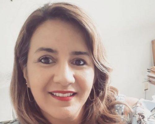 Morre jornalista Karina Araújo, vítima de covid-19