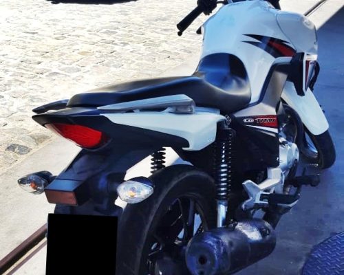 PRF na Paraíba recupera motocicleta roubada que transitava em alta velocidade na rodovia