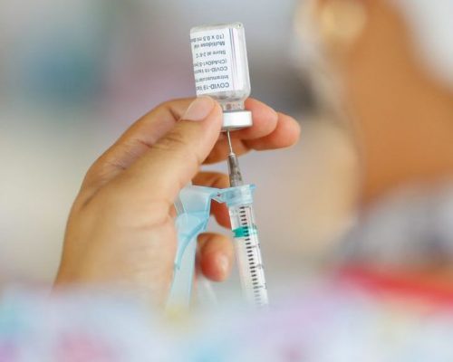 Saúde reforça importância de completar ciclo vacinal contra a covid-19